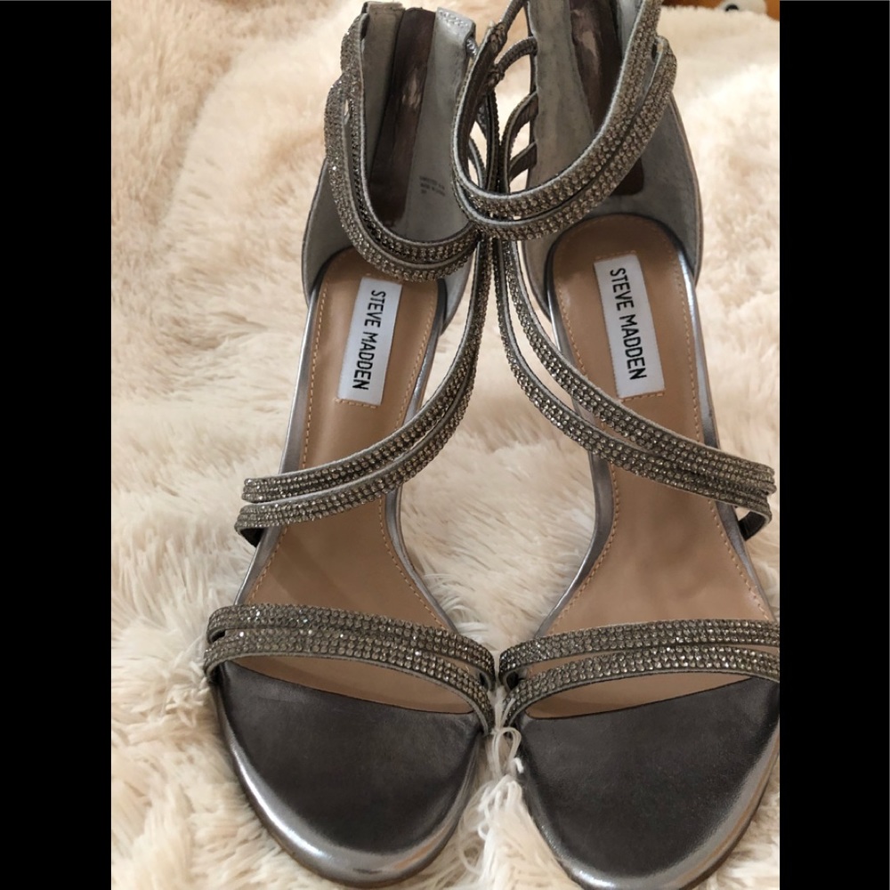 Brand New Steve Madden bedazzled heels